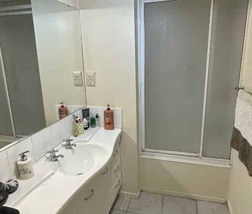 Spacious Mt Eden 2brm in Brilliant location and gated complex with ... - Photo 2