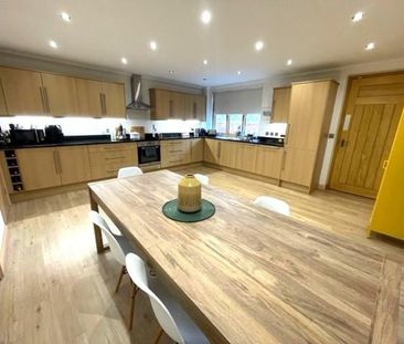 2 bedroom mews to rent - Photo 5