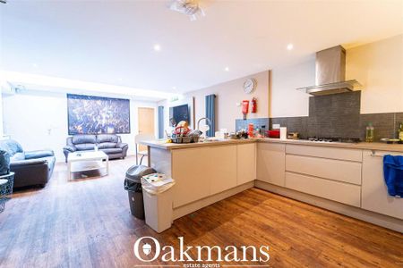 8 bedroom house to rent - Photo 2