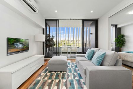 Sleek & Modern Apartment - Photo 3