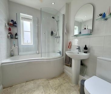 2 bedroom apartment to let - Photo 4