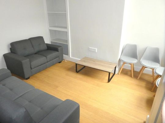 4 bedroom terraced house to rent - Photo 1