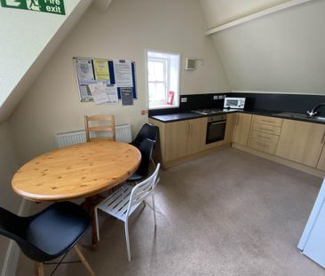 4 bedroom flat to rent - Photo 5