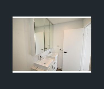 Charming 2-Bedroom Apartment Near the Beach – Available Soon! - Photo 5