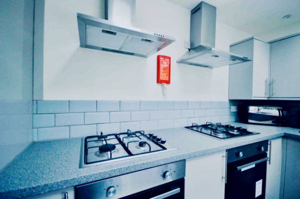 6 Beds 2 Baths - Photo 1