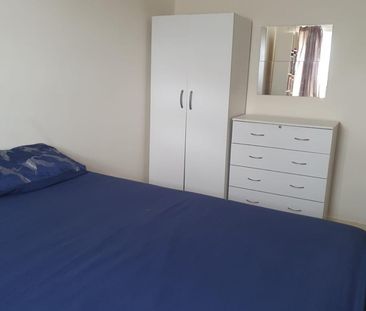 1 Bed Flat, Kings Court, E13 - Photo 5