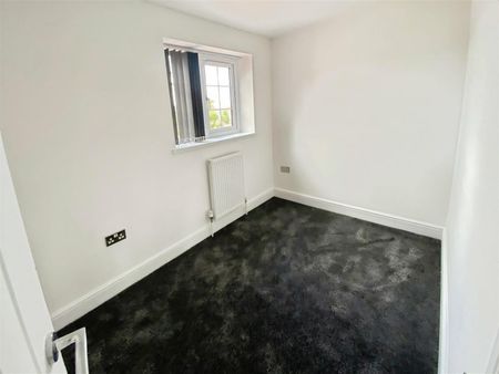4 BED House To rent - Photo 5