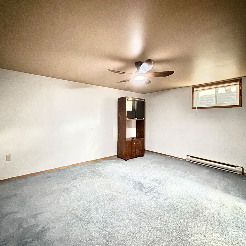 For Lease - 6 Hickling Trail, Barrie, Ontario - Photo 1