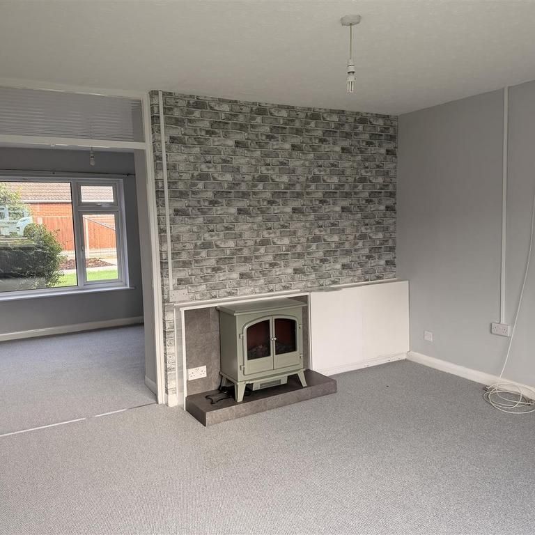 3 bedroom semi-detached house to rent - Photo 1