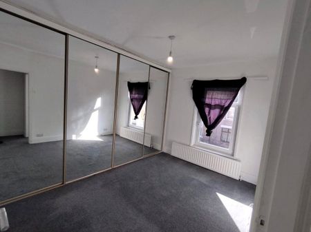 4 bedroom terraced house to rent - Photo 3