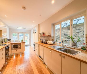 4 bedroom semi-detached house to rent - Photo 1