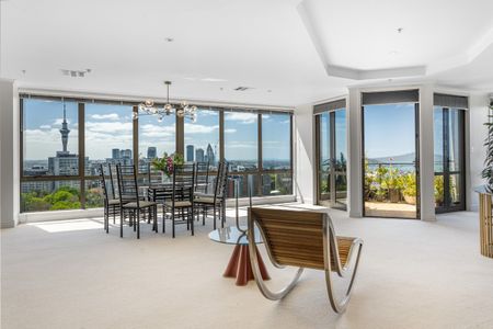 Executive Living with Spectacular Views - Photo 4