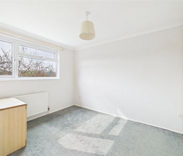 3 bedroom House in Colliers Way, Reading - Photo 4