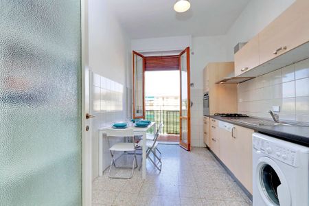 Bright room in Via Bellini - Photo 4