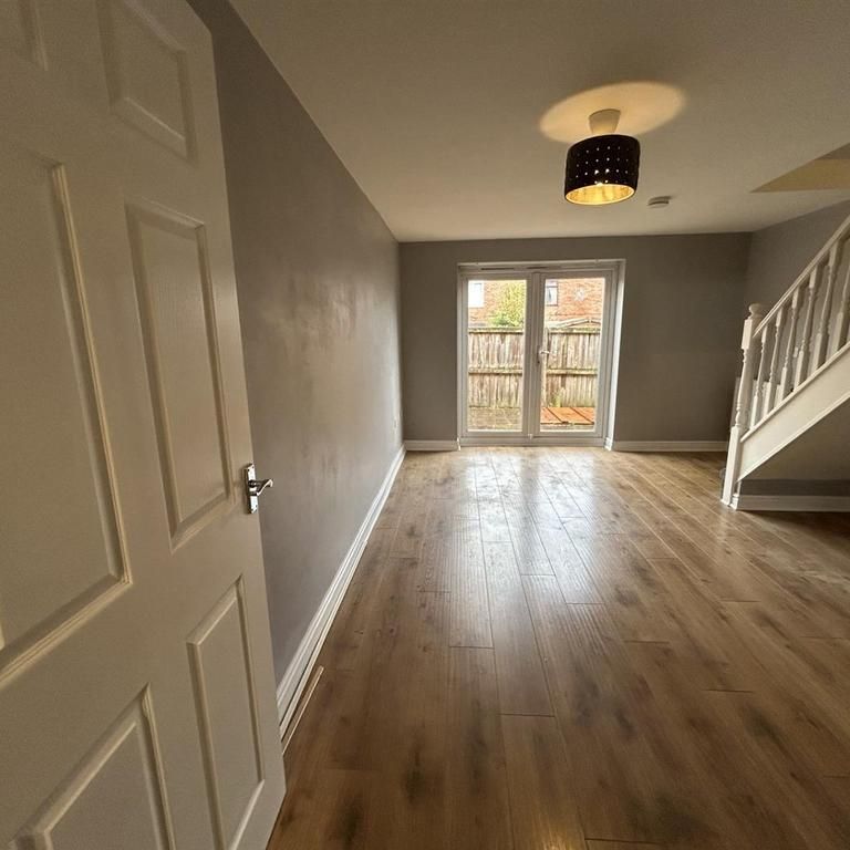 2 bedroom terraced house to rent - Photo 1