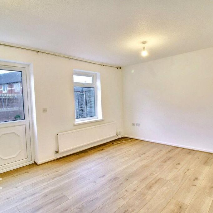 3 bedroom end of terrace house to rent - Photo 1