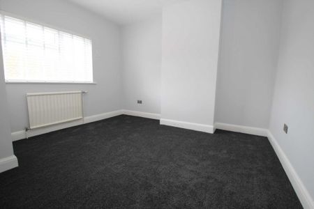 3 bed Semi Detached for rent - Photo 5