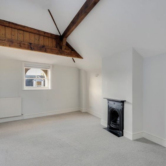 2 Bed Flat - Photo 1