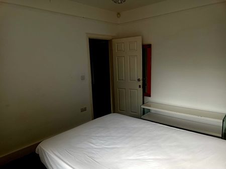 Room in a Shared House, Babington Road, NW4 - Photo 4