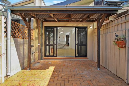 Location & lifestyle - Photo 4