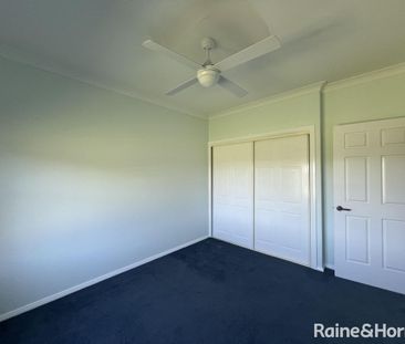 Elevated family home with panoramic views - Photo 5