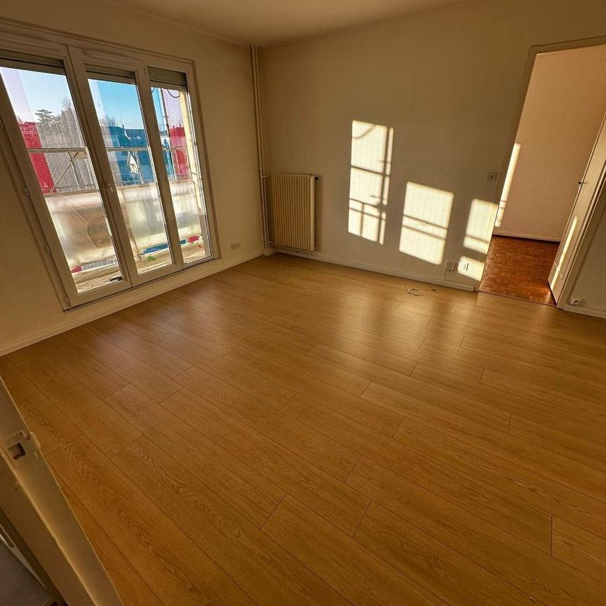 Location Appartement 2 pièces 39m² DECINES CHARPIEU 69150 - Photo 1