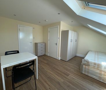 Room in a Shared House, Westdown Road, E15 - Photo 3