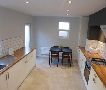 4 bedroom end of terrace house to rent - Photo 5