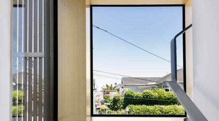 Amazing Apartment in Mt Victoria - Photo 3