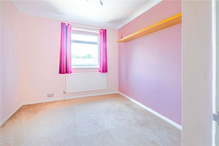 2 bed Upper Floor Flat for rent - Photo 3