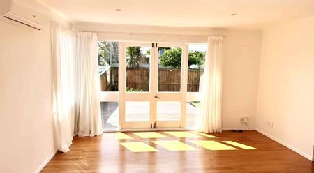 4 Bedroom Family Home in Beach Haven - Photo 2