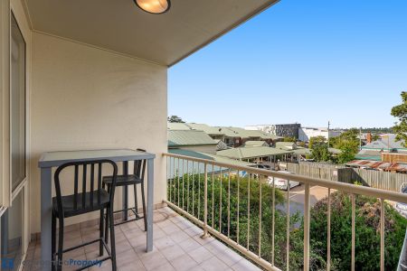 Renovated townhouse City Living - Photo 4