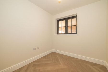 4 bedroom terraced house to rent - Photo 5