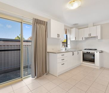 Renovated 2-Bedroom Townhouse in Prime Coburg Location - Photo 5
