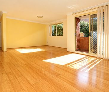 Spacious Two Bedroom Apartment with Two Balconies & Lock-Up Garage - Photo 1