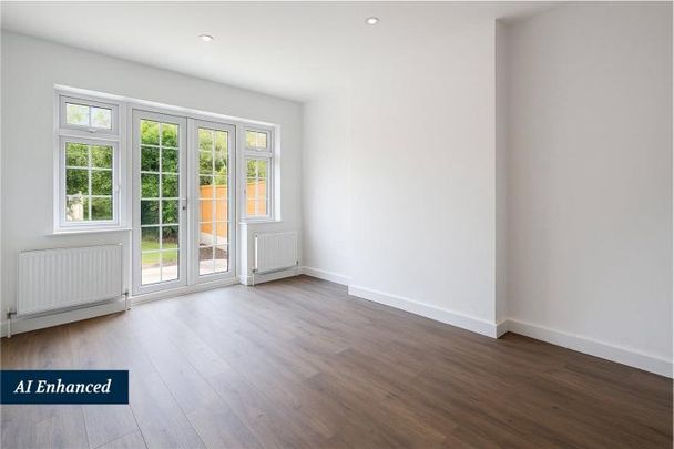 4 Bedroom, 2 bath, 1 reception Flat - Photo 1