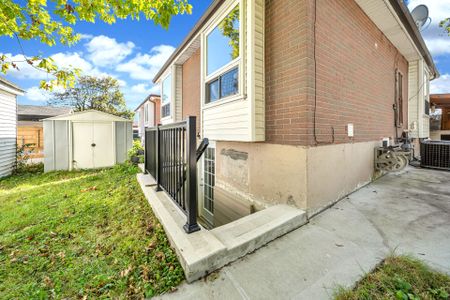 For Lease - 70 Glenmore Crescent Unit# Main, Brampton, Ontario - Photo 3