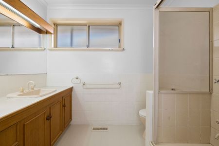 Low-Maintenance Living in a Quiet Frankston Pocket - Photo 4