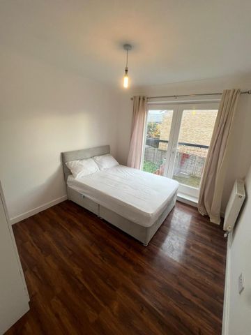 1 bedroom in a house share to rent - Photo 3