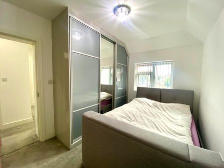 5 Bed Semi-Detached House, Fairmead Road, CR0 - Photo 2