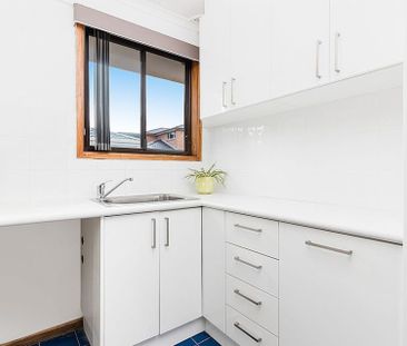 Single Level Residence in Prime Location! - Photo 5