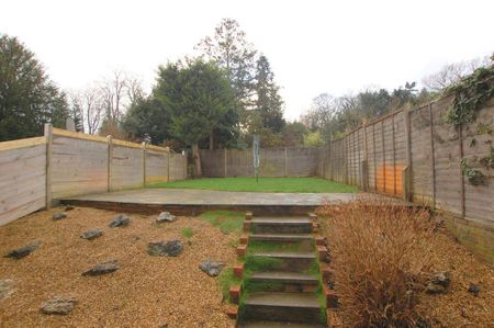 4 bedroom semi-detached house to rent - Photo 2