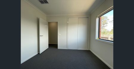 FOUR BEDROOM HOME ! - Photo 4