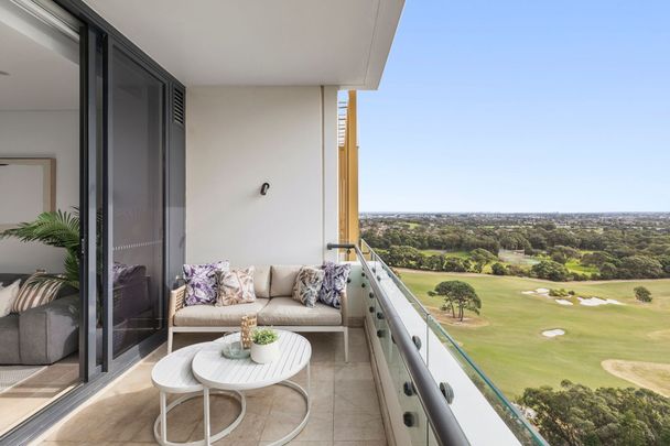 Bright & Spacious Penthouse Apartment with Private Rooftop & Bbq Area - Photo 1