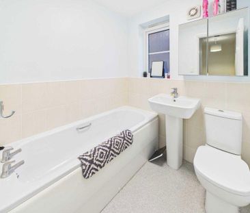 3 bedroom semi-detached house to rent - Photo 6