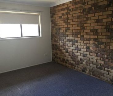 1a/280 James St Harristown - Photo 2