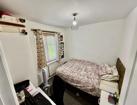 4 Bedroom Semi Detached To Let - Photo 4