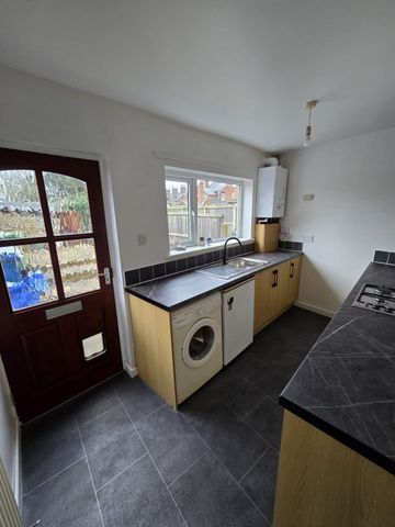 two bedroom terraced house - Photo 3