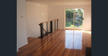 Executive Townhouse with 4 bedrooms plus study/office - Photo 4