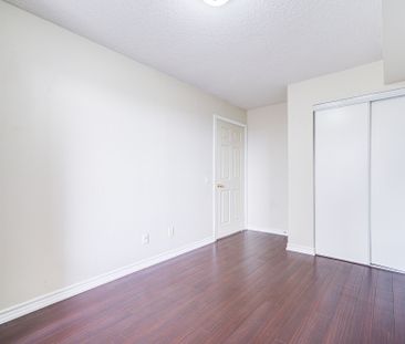 For Lease - 25 Kingsbridge Garden Circle Unit# 820, Mississauga, On... - Photo 4